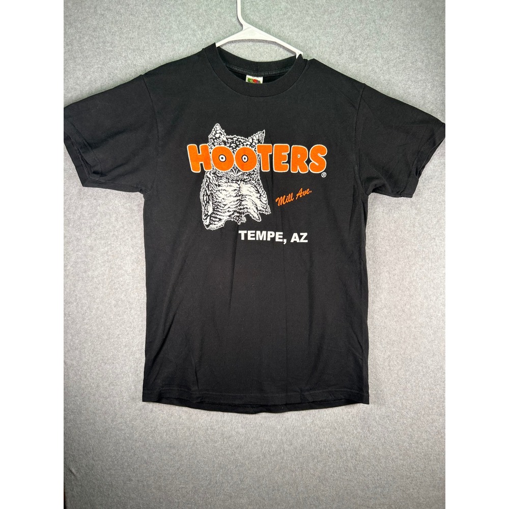Hooters Tempe AZ Mill Ave Graphic T Shirt Fruit of the Loom Heavy Cotton Men's M